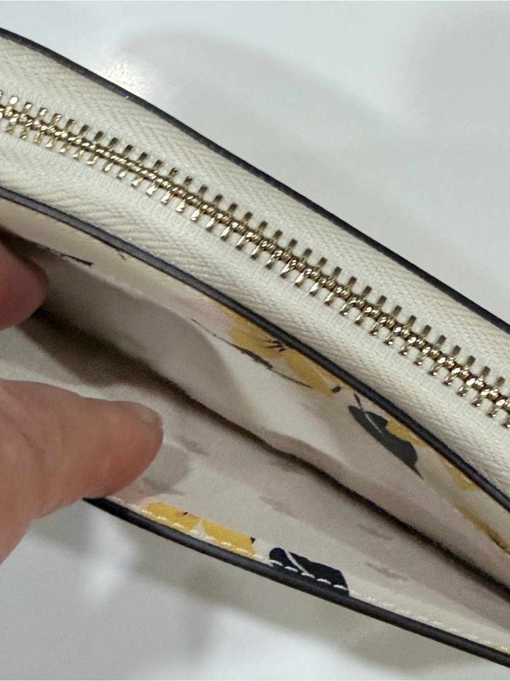 Kate Spade New York Staci Lily Blooms Large Continental Wallet. - Picture 11 of 11